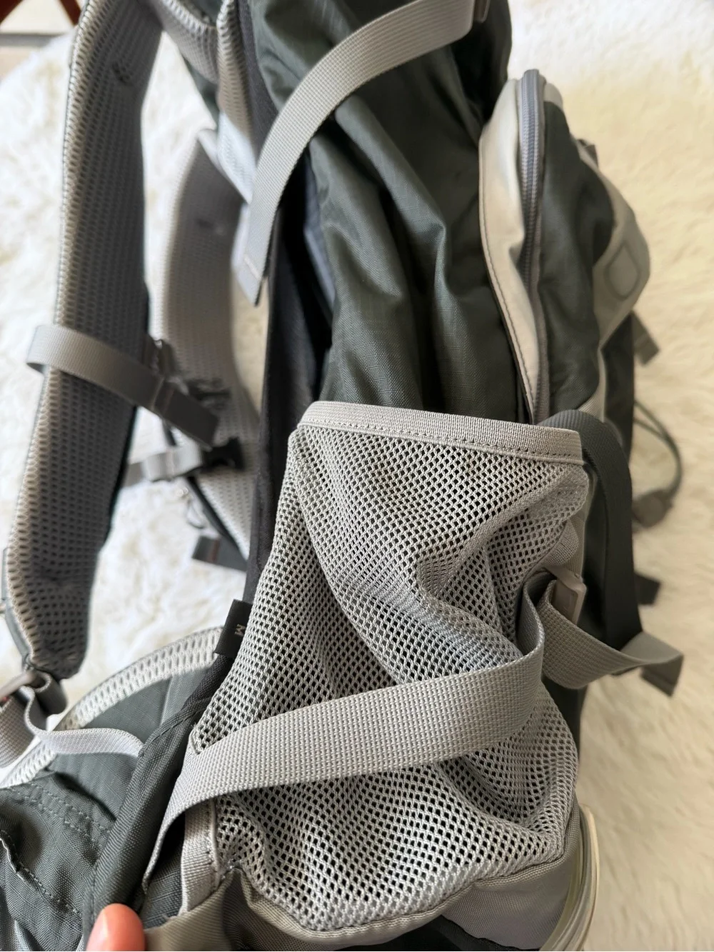 OSPREY Stratos 36 Men's Dark Green and Light Gray Backpack